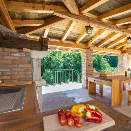 Holiday Oliti Ferienhaus *